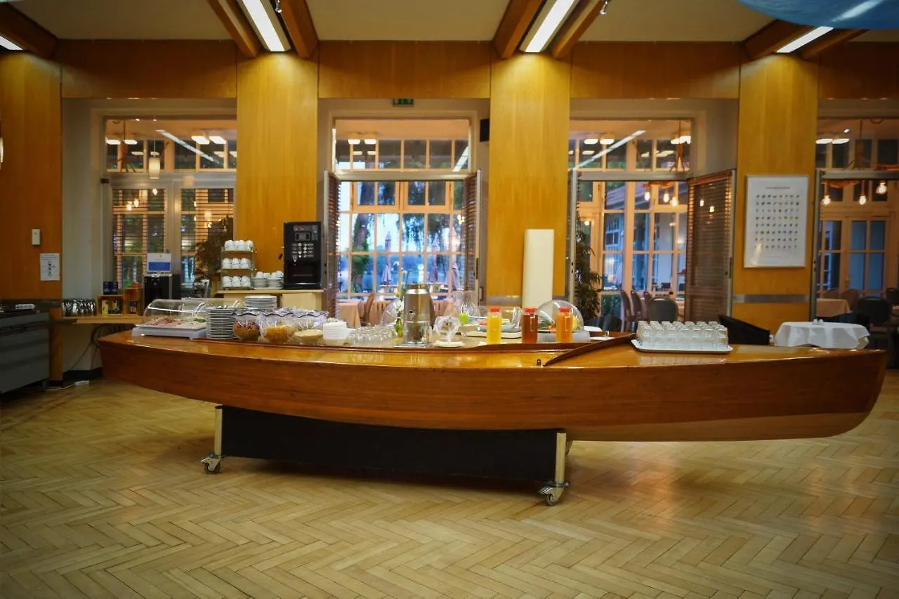 Waldhotel Am See Berlin-Schmoeckwitz